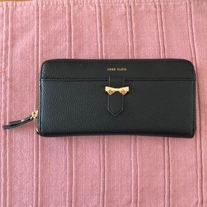 Ann Klein Black lLeather Wallet
